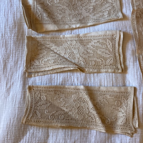Vintge Handmade Lace Linen 40” Rectangle Table Runner, 8 matching placemats - Picture 3 of 8